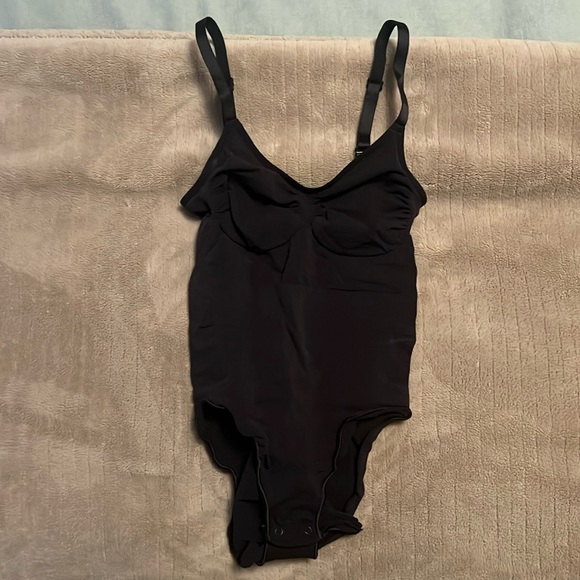 SKIMS Intimates & Sleepwear Sm Skims Sculpting Bodysuit W Snaps
